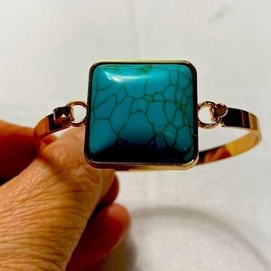 Turquoise Metal Bracelet fits size 7 inch wrist (BQ)